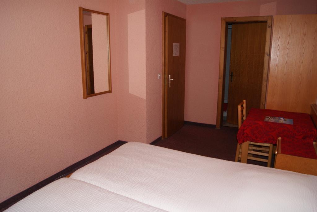 Hotel Restaurant Du Cret Bourg-Saint-Pierre Esterno foto